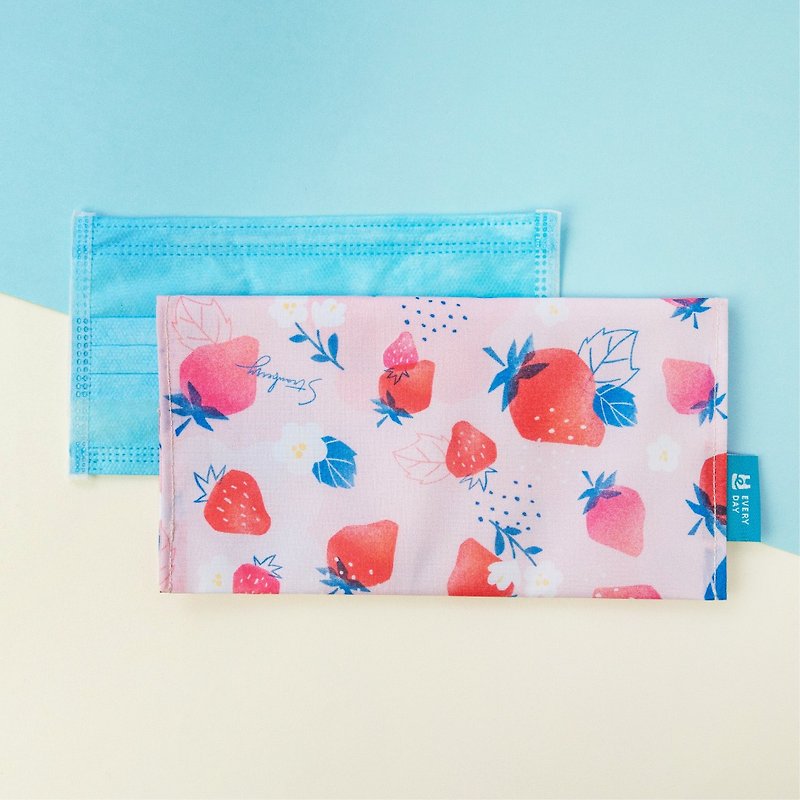 【U.S.-Japan bag】mask storage bag‧long double-layer-bright red strawberry (small items necessary for epidemic prevention) - Storage - Polyester Pink
