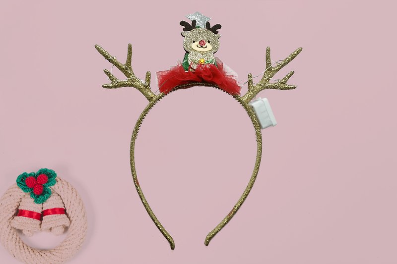 Festive Antler Headband with a flat cute Reindeer on a party hat and Lights. - เครื่องประดับผม - พลาสติก สีทอง