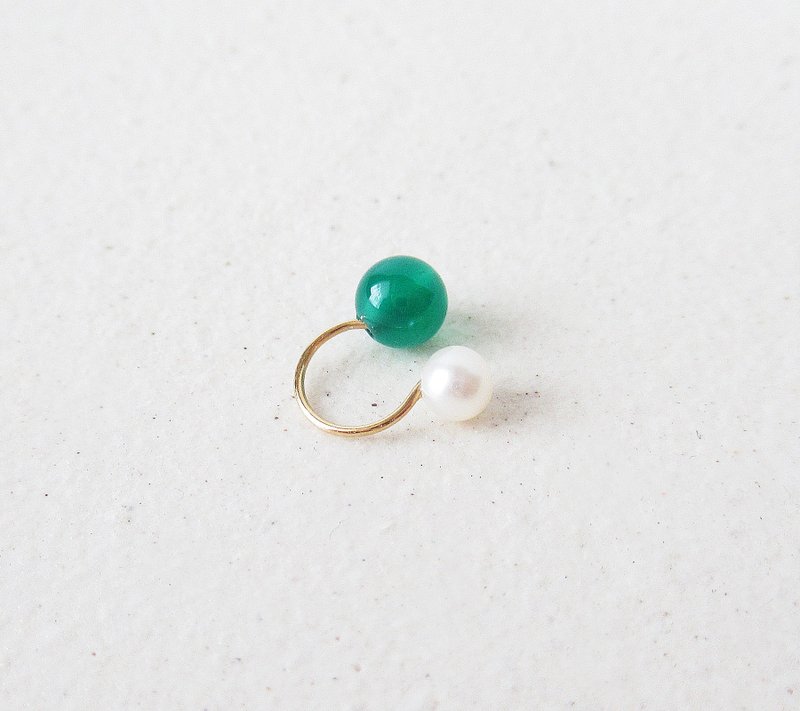 3 WAYS, Green onyx and Freshwater pearl (Ear cuff) - ต่างหู - หิน สีเขียว