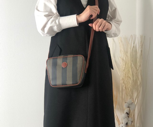 日本直送 名牌中古包 】FENDI フェンディ ぺカン FFロゴ PVC レザー