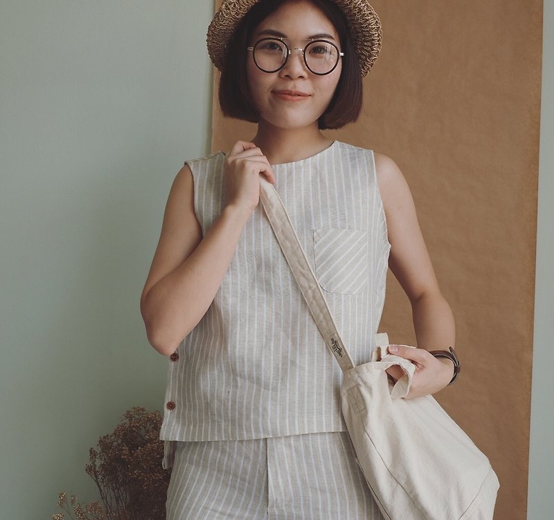 Hibiki Linen Top : White Stripe - เสื้อกั๊กผู้หญิง - ผ้าฝ้าย/ผ้าลินิน สีกากี