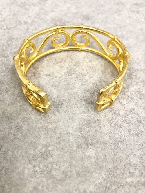 日本直送 名牌中古包 】CELINE セリーヌ バングル ゴールド ツイスト