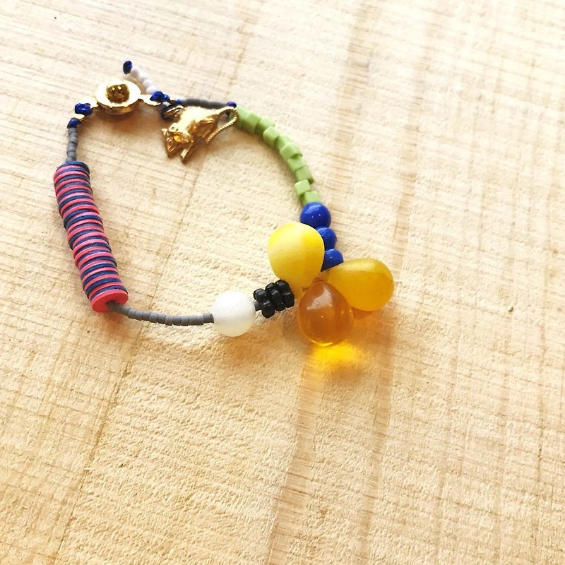 [Cat and Mice • Beads beat Beads] bracelet collection-003 lights and festoons. - สร้อยข้อมือ - อะคริลิค หลากหลายสี