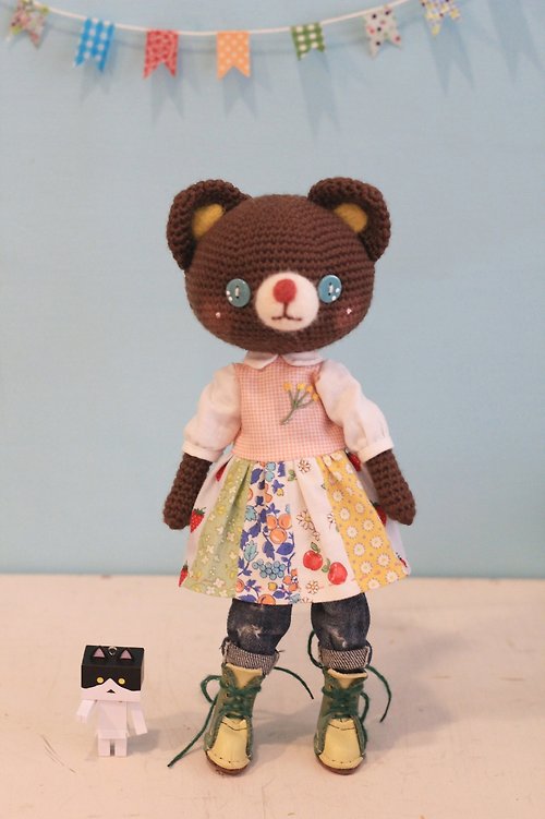 熊腳丫手作雜貨屋Bear's Paw Miki設計手作編織娃。動物好朋友巧克力熊小姐。Hanako
