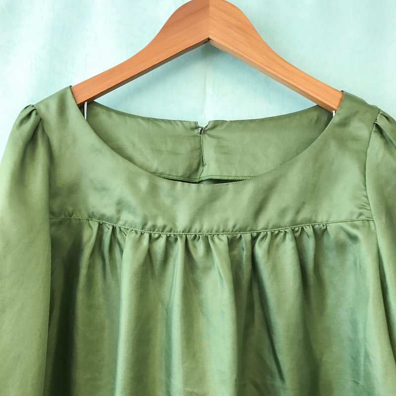 …｛橡子女孩::古著上衣｝簡約風綠茶色大圓領長袖上衣 - 女上衣/長袖上衣 - 聚酯纖維 綠色
