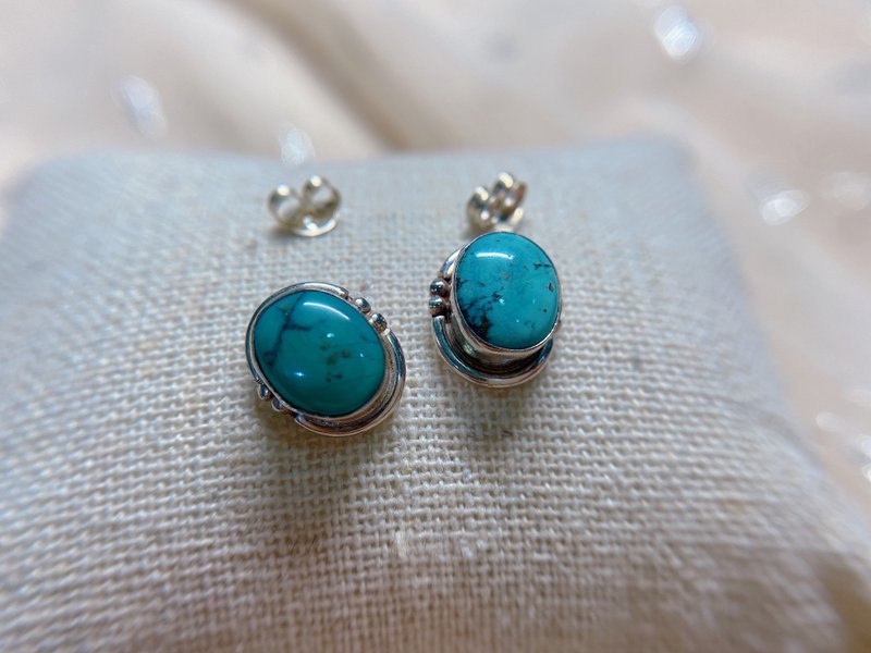 Natural Turquoise Ear Studs Nepalese Handmade 925 Sterling Silver - ต่างหู - เครื่องเพชรพลอย สีเขียว