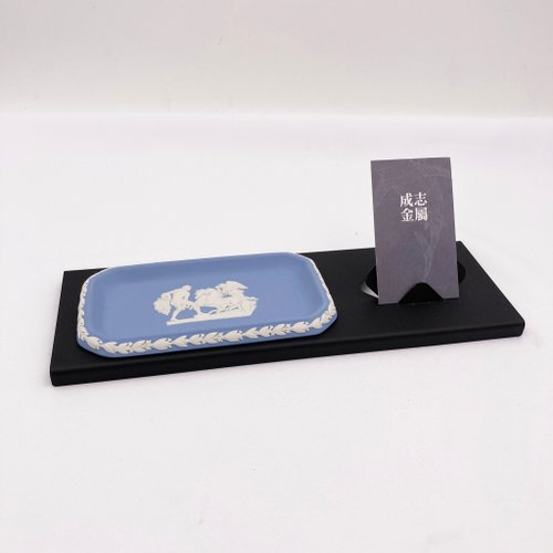 YCY：設計款信箱、金屬製品、設計傢俱、魔劍、妖刀，提供頂精緻的好選項 特製名片架 名片座卡片架 附 Wedgwood 小盤一隻 特殊款 數量稀少