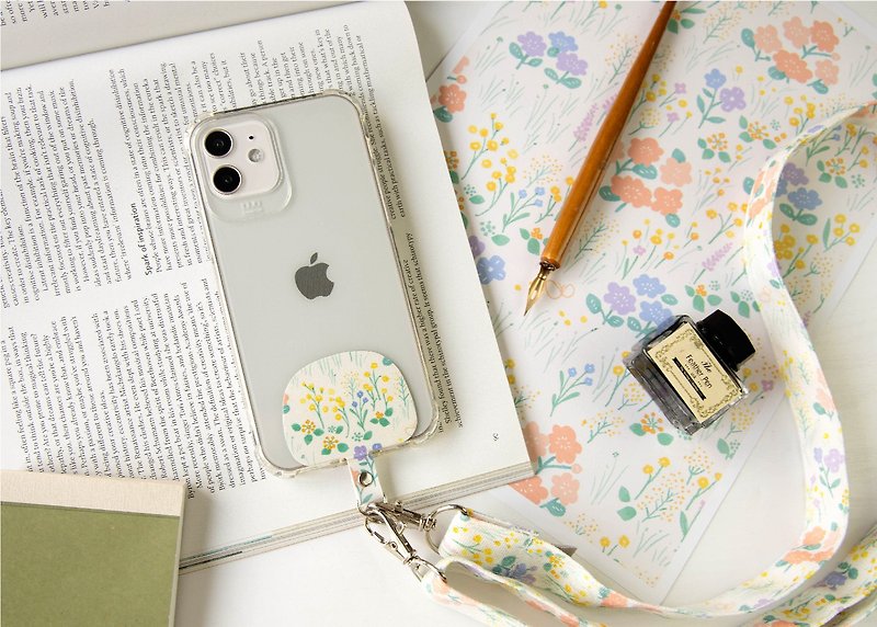 [Walking in the country-beige-flower mobile phone strap] adjustable length / neck hanging and cross-body dual-use - อุปกรณ์เสริมอื่น ๆ - เส้นใยสังเคราะห์ หลากหลายสี