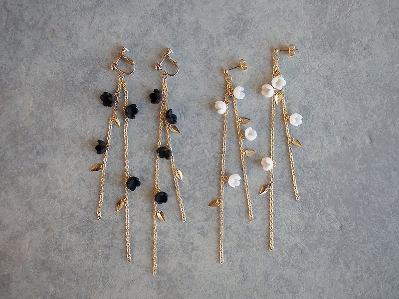 Chain and flower earrings / earrings - ต่างหู - ดินเหนียว ขาว
