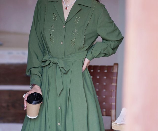 フォレストグリーン ナチュラルウエスト スイングスカート 刺繍シャツ