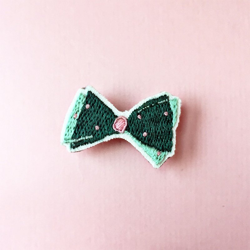 Mini hand embroidered brooch / pin green bow tie - Brooches - Thread Multicolor
