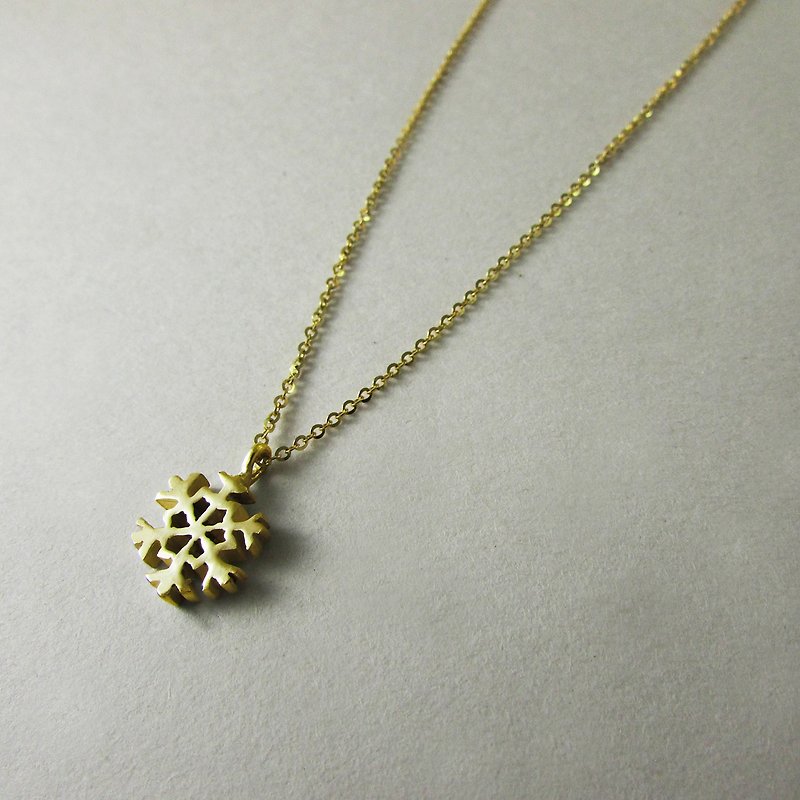 snowflake necklace k_雪花項鍊 限量 設計師手做 聖誕節禮物 - 項鍊 - 貴金屬 金色