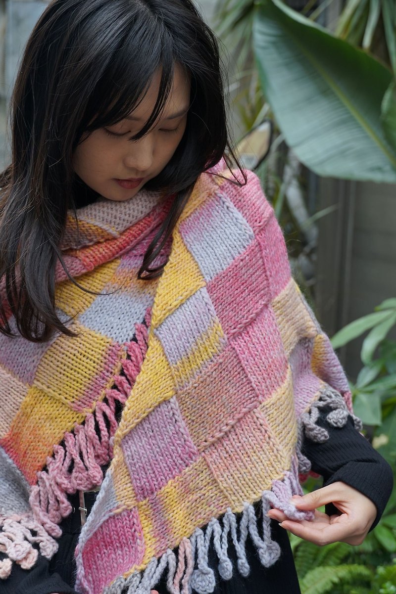 Plaid hand made wool woven shawl blouse - ผ้าพันคอถัก - ขนแกะ สึชมพู