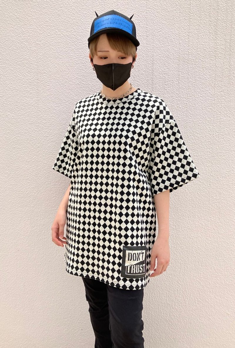 ダイアパターンTシャツ - 女 T 恤 - 聚酯纖維 多色
