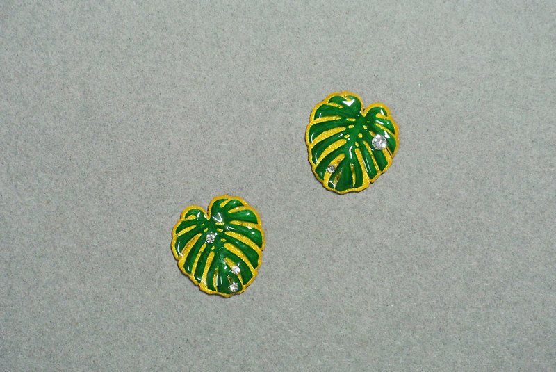 Dew monstera earrings on leaves - ต่างหู - กระดาษ สีเขียว