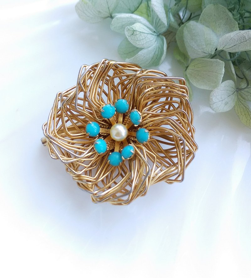 Vintage Jewelry 西洋古董飾品 立體線條 金屬纏繞 花朵 別針 - 徽章/別針 - 其他金屬 金色
