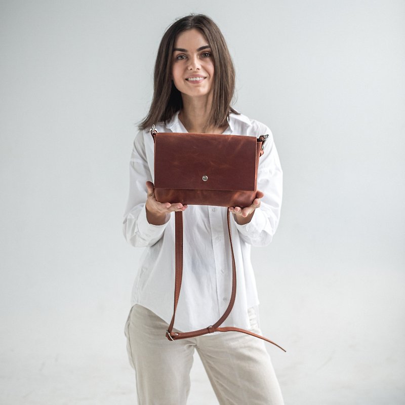 Genuine Cognac Leather Crossbody Bag | Women's Shoulder Bag for Everyday Use - 手拿包 - 真皮 咖啡色