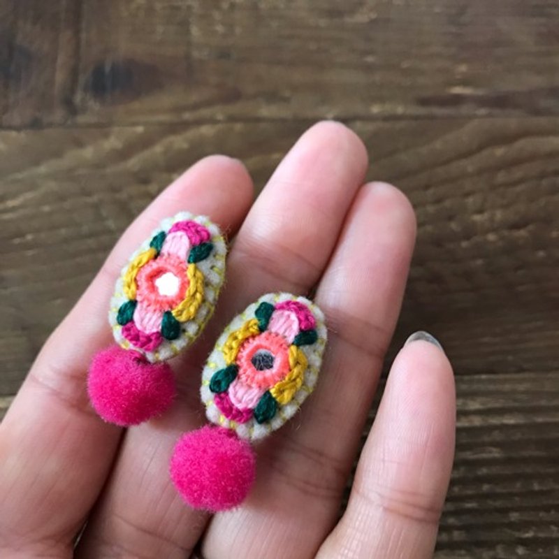 Mirror embroidery and pompon daempia Clip-On PINK - Earrings & Clip-ons - Cotton & Hemp 