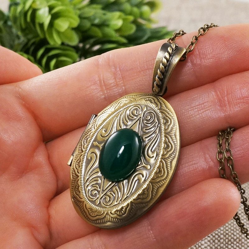 Green Agate Stone Brass Bronze Oval Photo Locket Pendant Necklace Woman Jewelry - 項鍊 - 半寶石 綠色