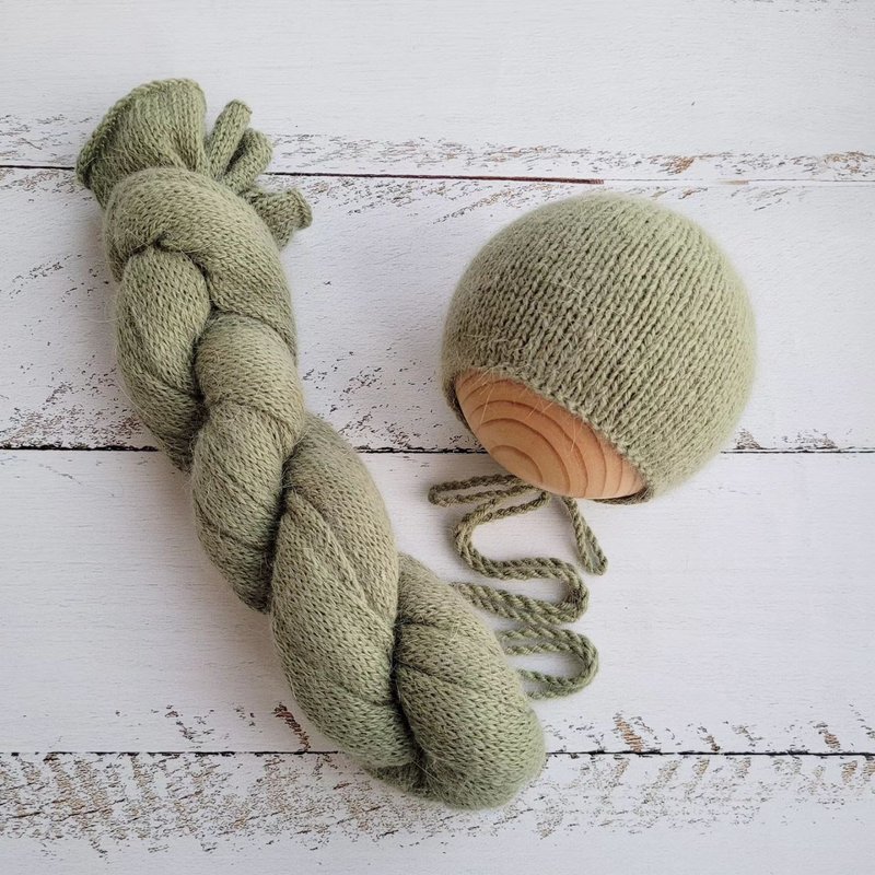 Green Tea Fluffy Newborn Hat with Wrap, Knitted Photo Props - เครื่องประดับ - ขนแกะ สีเขียว