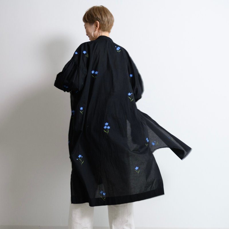 手繪柔軟水洗長版襯衫<勿忘草> - 女裝上衣 - 棉．麻 黑色