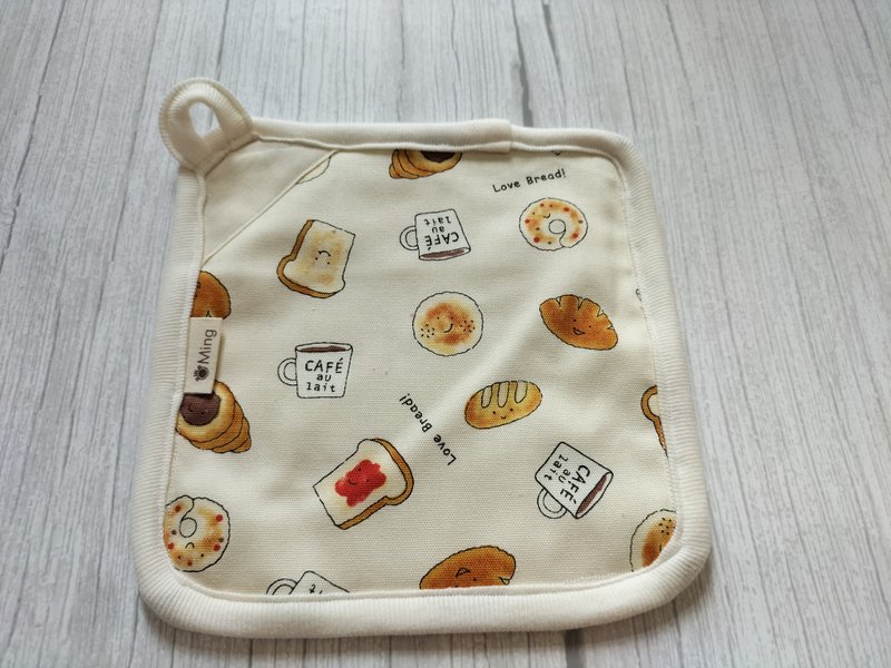 Small bread hanging handkerchief - ผ้าเช็ดหน้า - ผ้าฝ้าย/ผ้าลินิน สีกากี