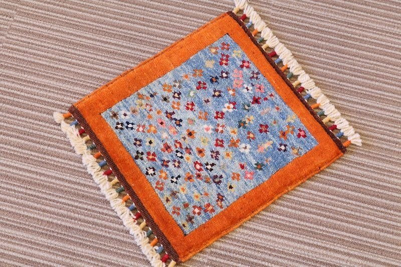 オレンジ&ライトブルー 手織り 絨毯 座布団サイズ ウール&草木染め - 毛布・かけ布団 - その他の素材 オレンジ