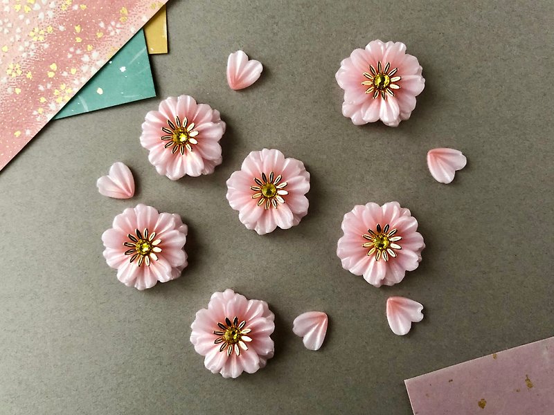 Sakura 　Cherry Blossoms　Brooch - Brooches - Clay Pink
