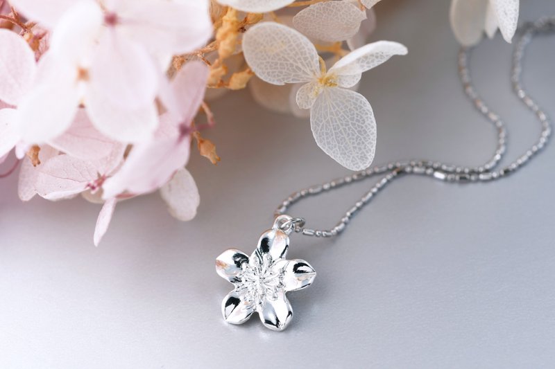 Flower Series Good Luck Peach Blossom Shaped Necklace Single Silver(NLAJA0996N) - สร้อยคอ - เงิน สีเงิน