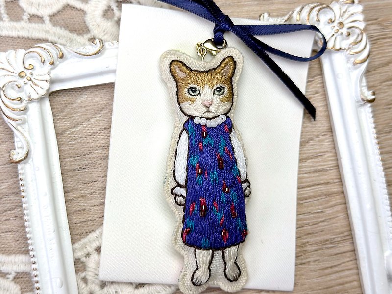 製成品  淑女貓咪造型刺繡 匙扣/ 包包掛飾 - 吊飾 - 繡線 多色