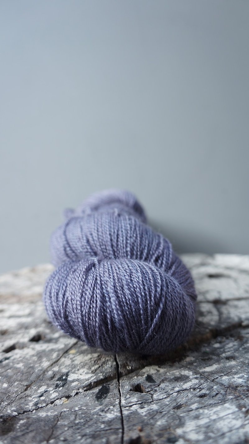 手染蕾絲線。鑄鐵紫(BFL/Silk/8020) - 編織/羊毛氈/布藝 - 羊毛 