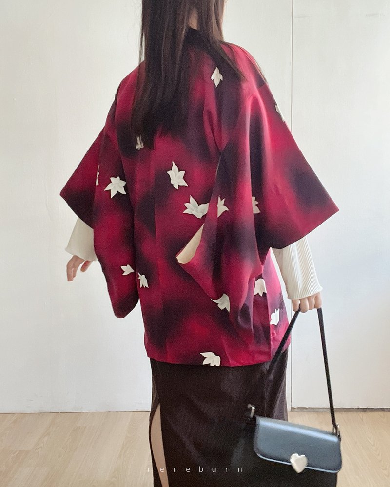 日本製和風印花黑紅色古著羽織道行和服外套 - 女大衣/外套 - 聚酯纖維 紅色