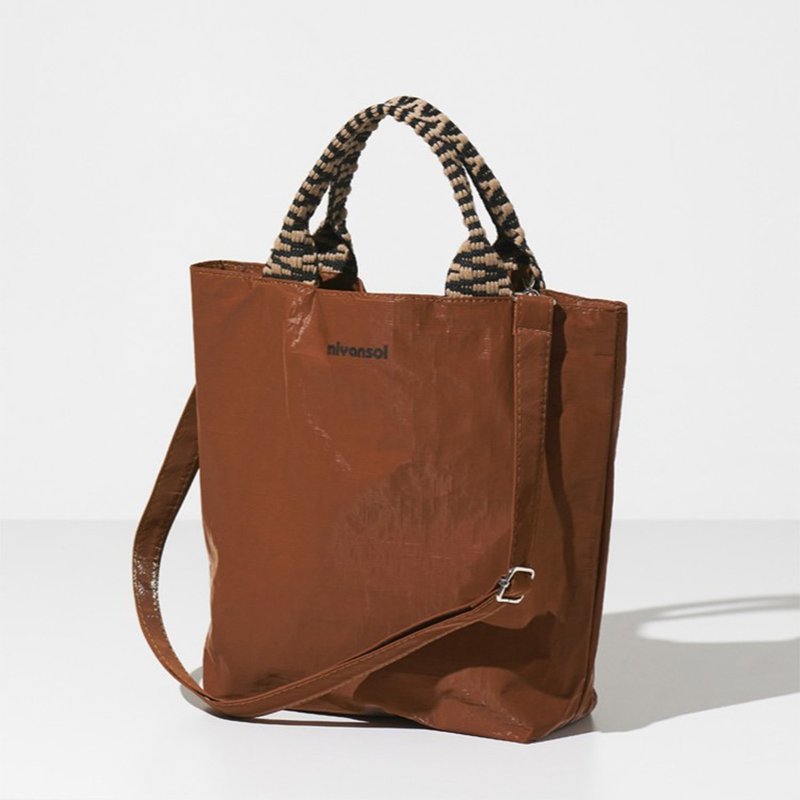 【Pinkoi 線下活動預購商品】Miyansol皺皺迷你托特包-L.焦糖棕 - 側背包/斜背包 - 紙 咖啡色