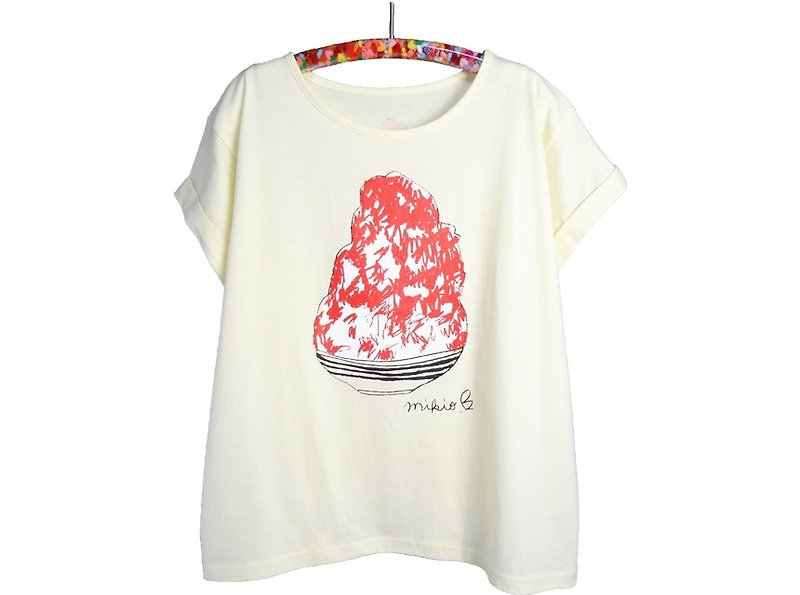 Shaved ice 刨 冰 Women's Loose T-shirt Ichigo Cream - เสื้อยืดผู้หญิง - ผ้าฝ้าย/ผ้าลินิน ขาว