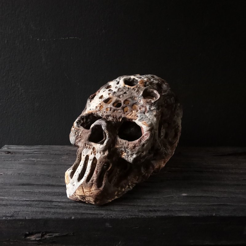 Heavy Metal Skull (Height 11.5cm Flower Sculpture Incense Cone Incense Cone Cover Tower Incense Cover) - Fragrances - Pottery 