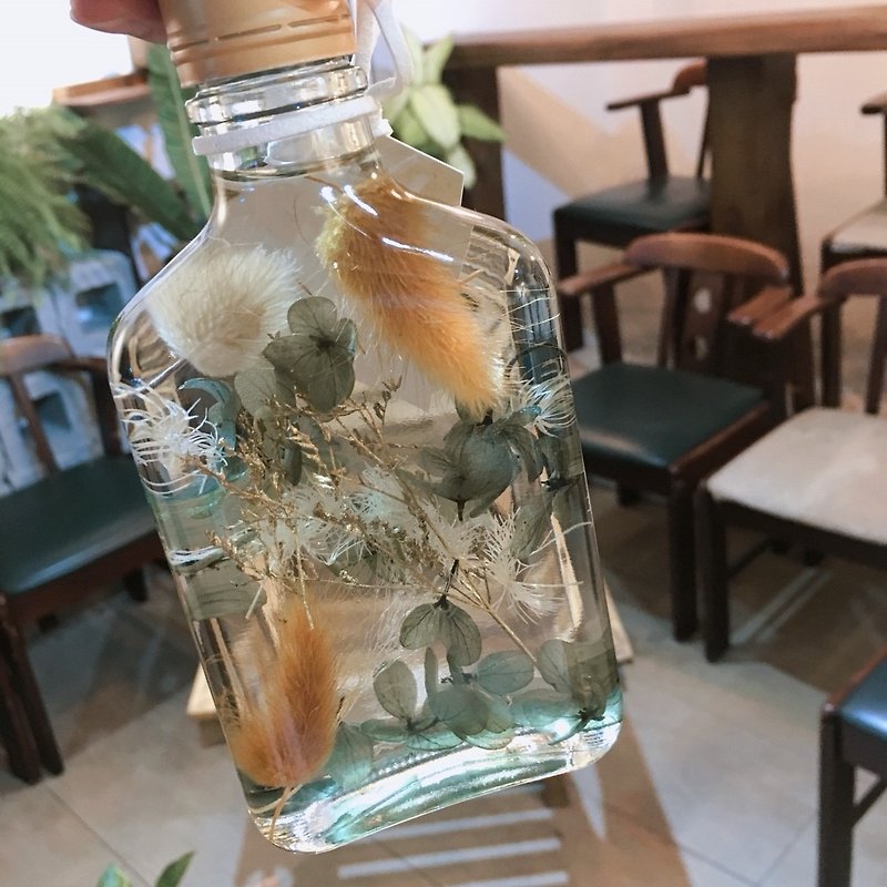 Floating vase [bottle in the forest] - dry flowers / floating flowers / gift preferred - ช่อดอกไม้แห้ง - พืช/ดอกไม้ สีเขียว