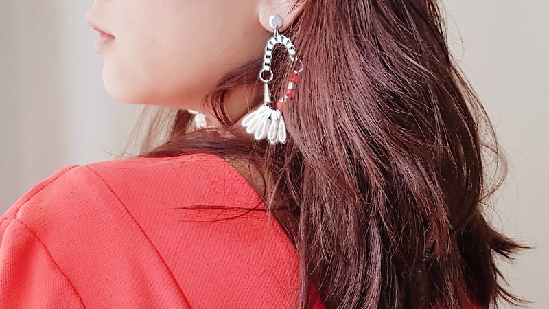 RIOSA Earrings //MILK - 耳環/耳夾 - 其他材質 白色