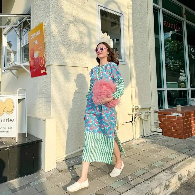 100% cotton dress with cut-out pattern - 連身裙 - 其他材質 藍色