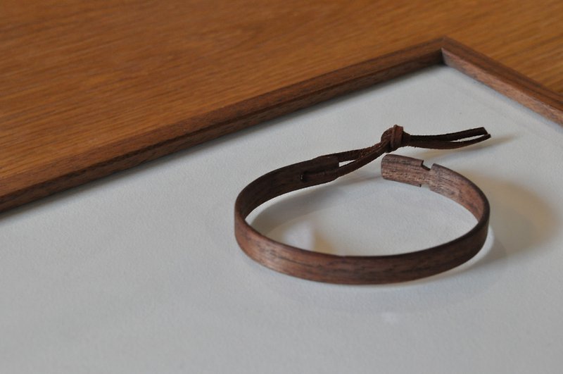 Neat and simple bangle, walnut, small - Bracelets - Wood Brown