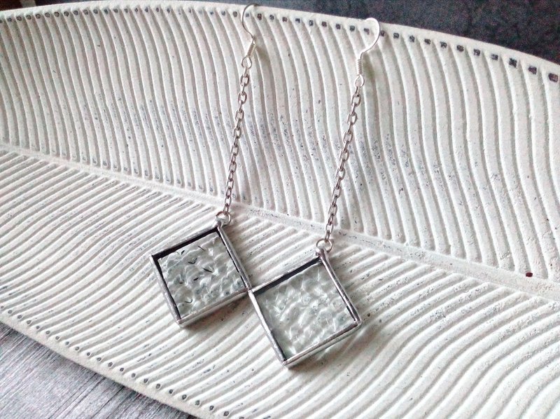 Dew Glass earrings. square transparent earrings. kawaii cute rain earrings. - 耳環/耳夾/耳骨夾 - 玻璃 透明