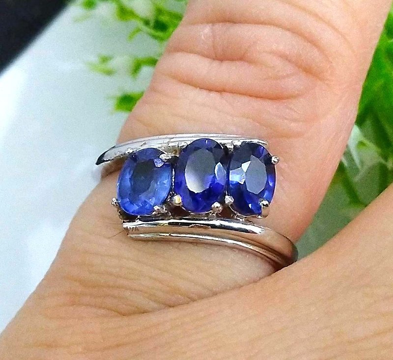 3 ビーズシルバーリング、本物のソリッド ブルーの宝石。結婚指輪または誕生日指輪 - リング - スターリングシルバー ブルー