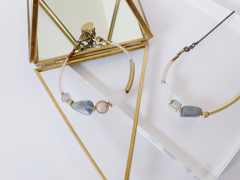 grey white pink Labradorite / Chalcedony Brass Crystal Gemstone Bracelet - สร้อยข้อมือ - เครื่องเพชรพลอย 