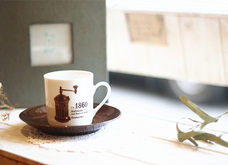 【好日戀物】德國 vintage 磨豆機紀念咖啡杯 /Mitterteich Bavaria/拍攝道具 - 咖啡杯 - 瓷 白色