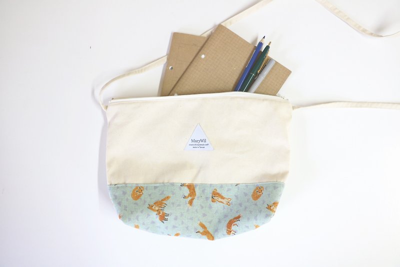 MaryWil stitching canvas shoulder bag - a small fox - Messenger Bags & Sling Bags - Cotton & Hemp Multicolor