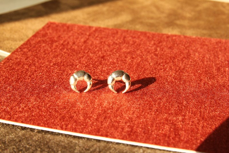//haus// horns and moon earrings handmade silver - ต่างหู - โลหะ สีเงิน