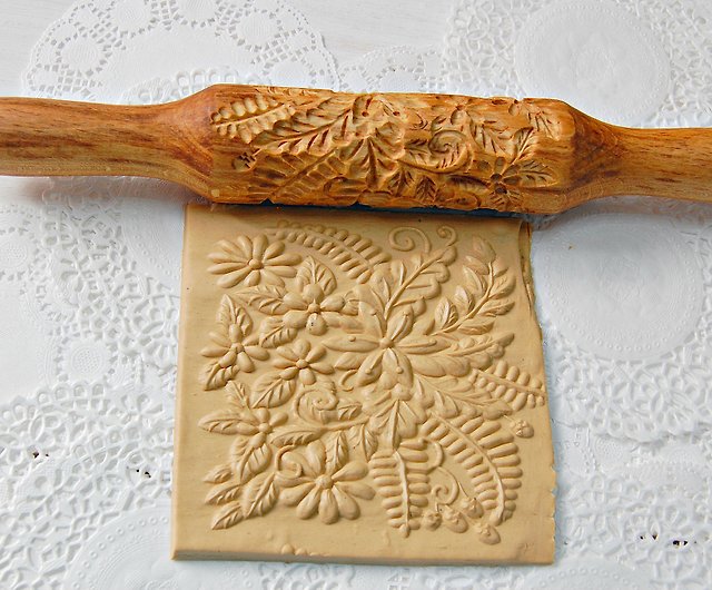7.7-inch Engraved Wooden Rolling Pin with Snowflake Flower Pattern Rolling Pin for Baking Pastry Pizza Dough Fondant Cookie Pie Crust Pasta Flexzion Embossed Rolling Pins With Patterns for Baking 