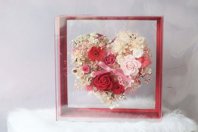 [Limited Edition] Preserved Flowers Transparent Heart-shaped Flower Box [Red] - ช่อดอกไม้แห้ง - พืช/ดอกไม้ สีแดง