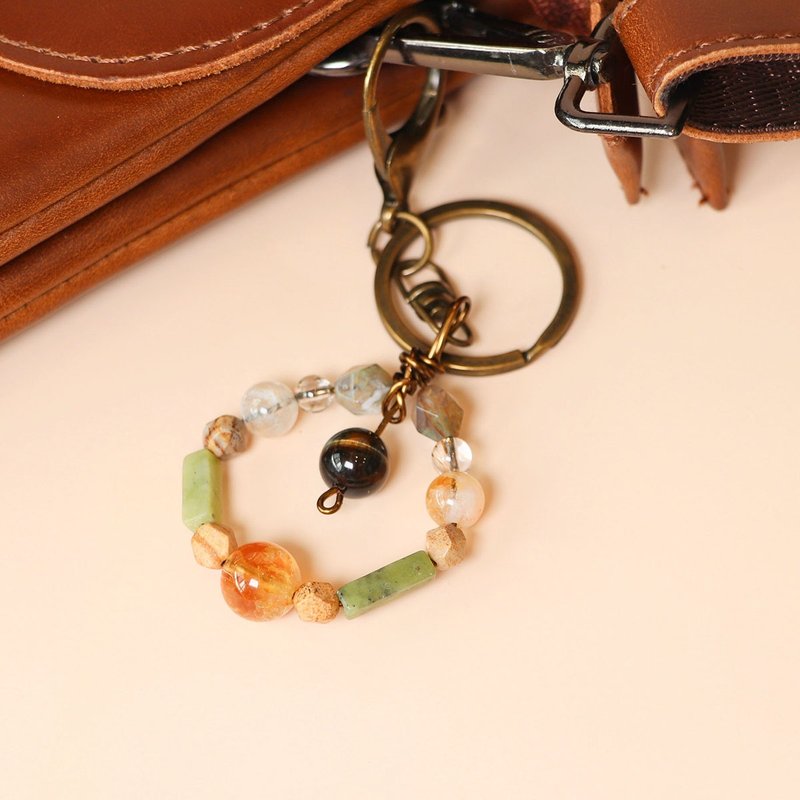 The morning breeze blows the Stone, water grass, agate, black gold, super seven citrine, white ghost, traditional Chinese painting Stone keychain - Keychains - Crystal Multicolor