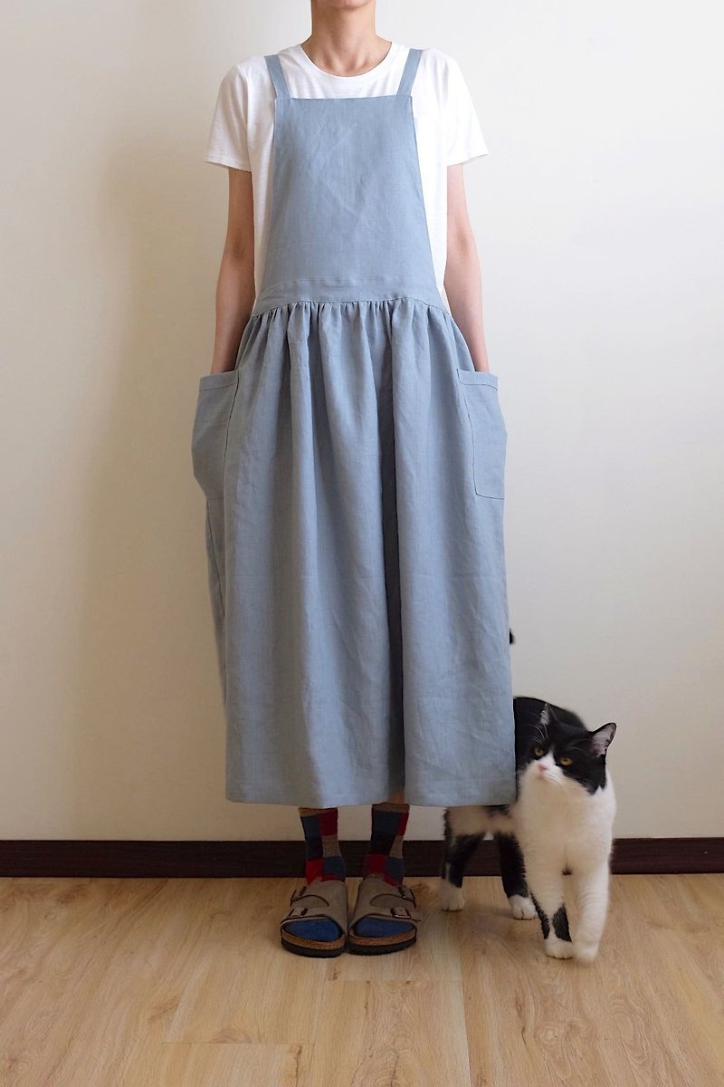 Everyday hand-made clothes live in the heart of a little girl gray blue straps work apron linen - ชุดเดรส - ผ้าฝ้าย/ผ้าลินิน สีน้ำเงิน