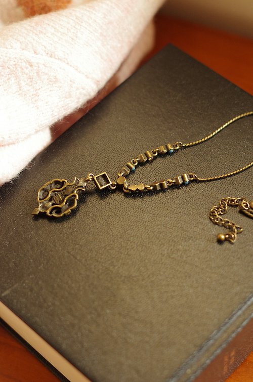 AVON Antique Gold Number 77 Necklace N146 - Shop Damn Good Vintage Necklaces  - Pinkoi